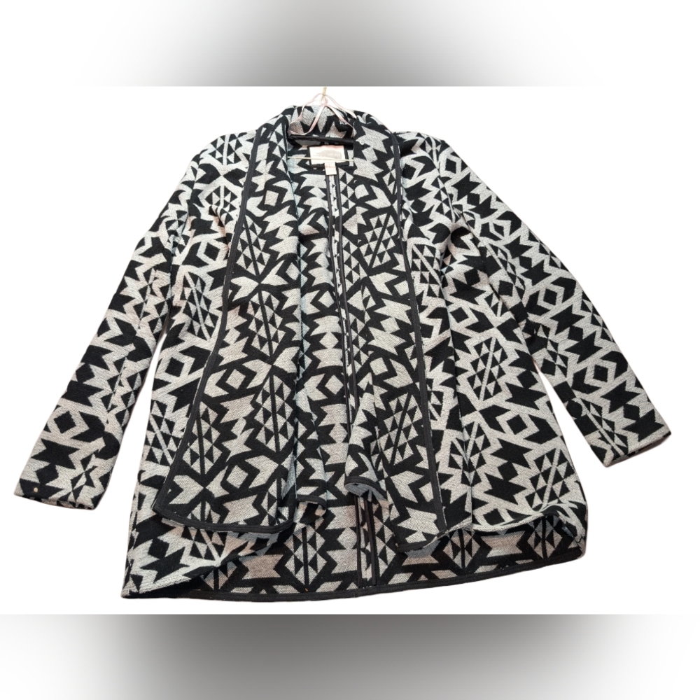 Forever 21 Black & White Geometric Knit Cardigan